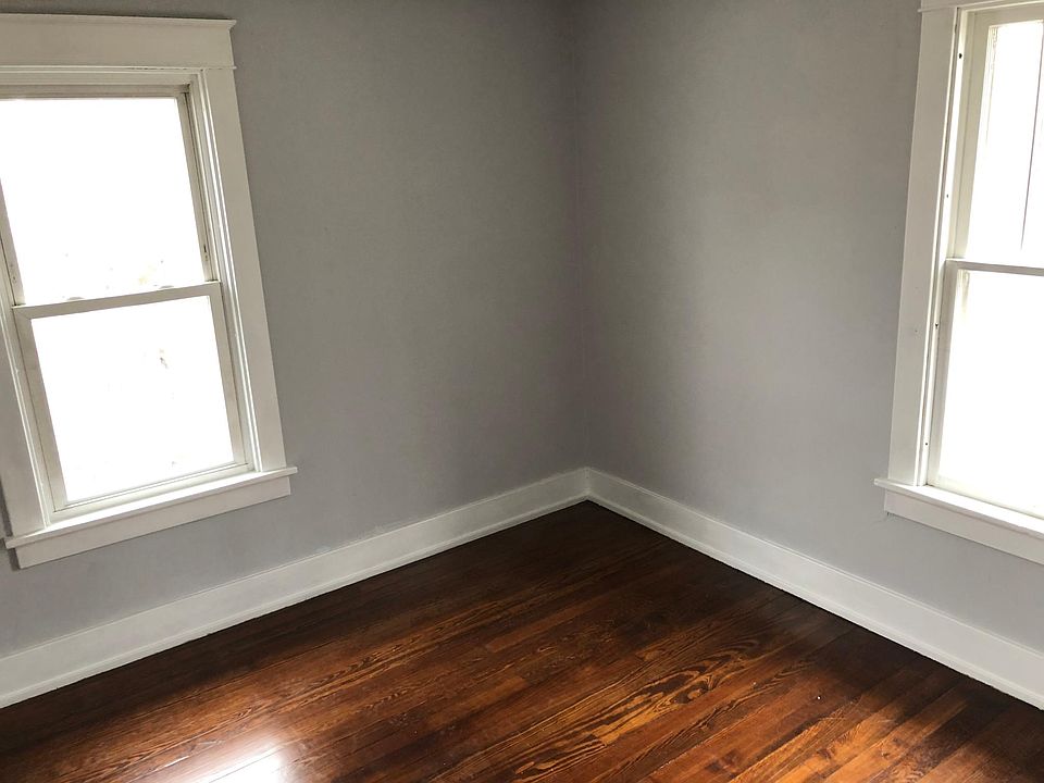 1st image of 110 E 4th St