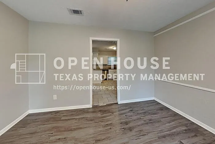 8110 Renmark Ln — Photo 11