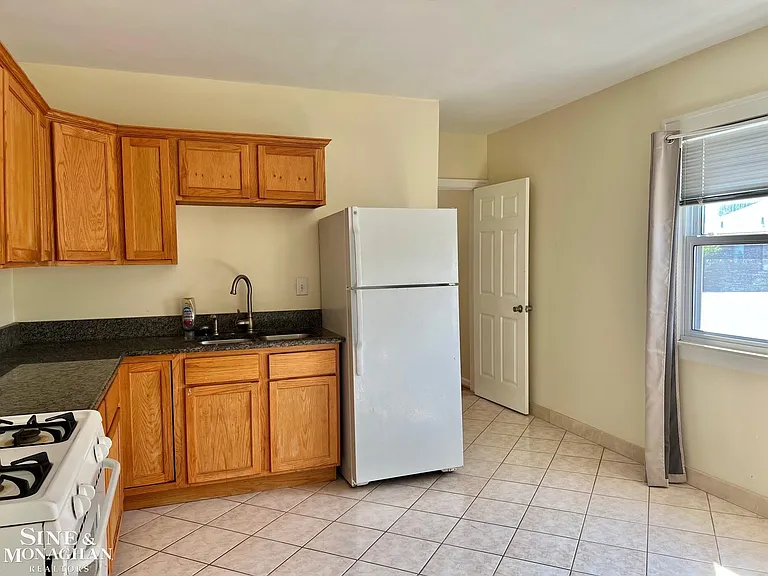 1450 Maryland St — Photo 9