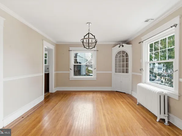 530 E Manoa Rd, Havertown, PA 19083