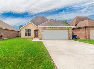 415 Milton Estates Ln, Youngsville, LA 70592