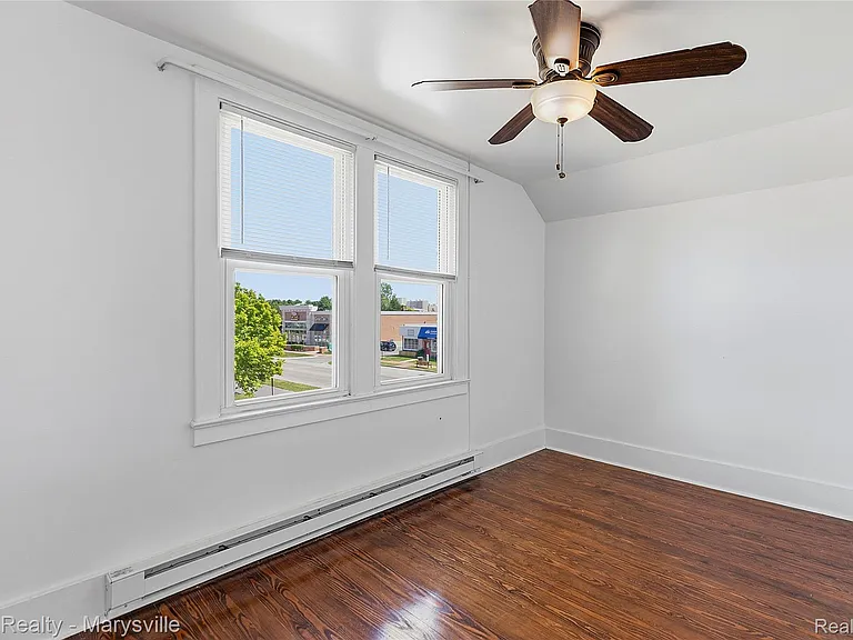 504 Clinton Ave — Photo 21