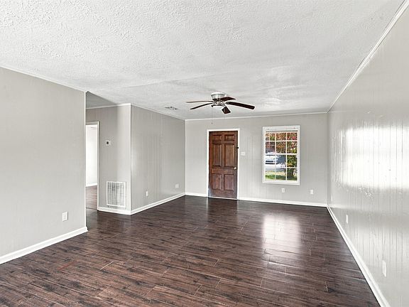 5th image of 402 Broussard Ln