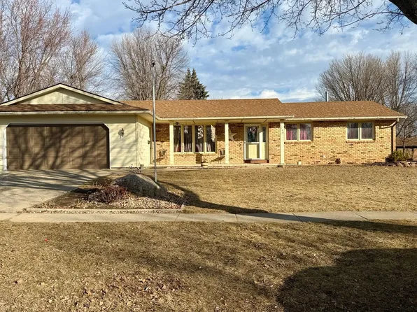 1240 Maplewood Dr, Worthington, MN 56187