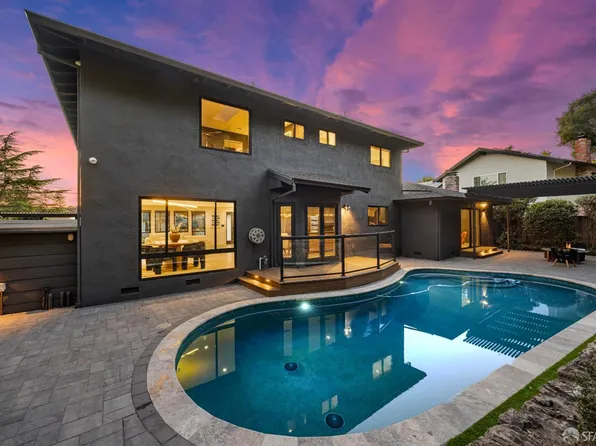 4859 Beacon Hill Dr, Castro Valley, CA 94552