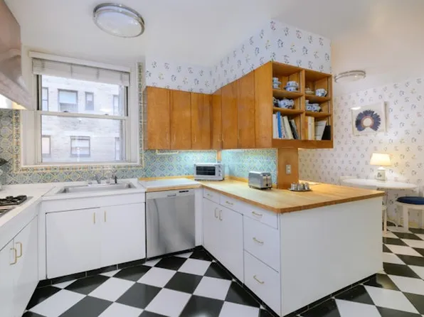 1220 Park Avenue image 9 of 10