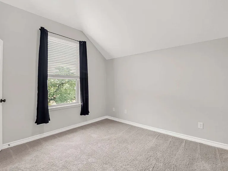 12250 Upton Park — Photo 39