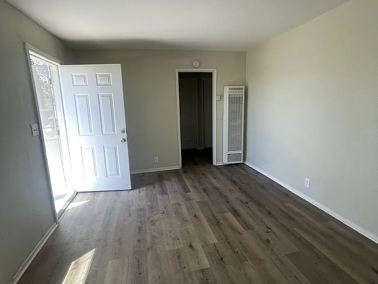 15360 Lucille St — Photo 2