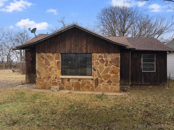 716 W 2nd St, Ada, OK 74820