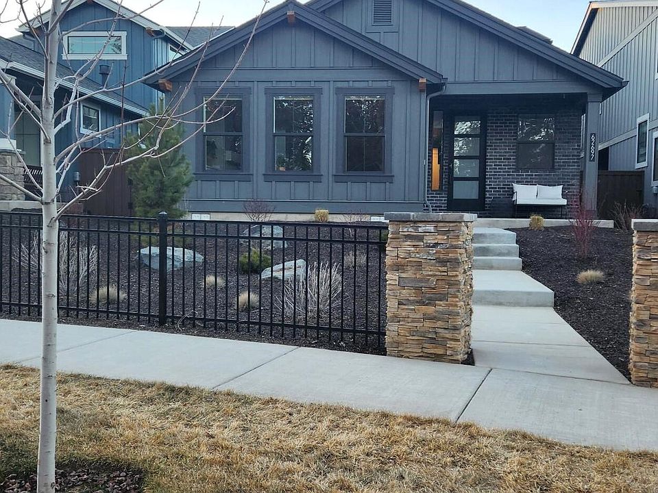 Beautiful 2141 sq ft, 3 bed, 2.5 bath home with loft, and primary suite on main floor. This is the Everett plan by Pahlisch. Home is occupied.>
