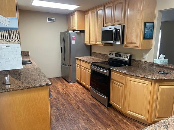 4th image of 18354 Vanderbilt Dr
