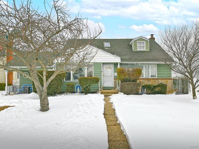 325 Cayuga Avenue, East Meadow, NY, 11554