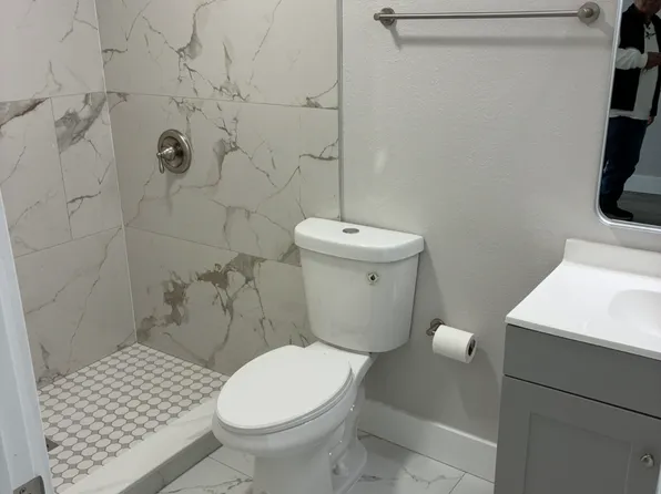 (undisclosed Address), North Fort Myers, FL 33903