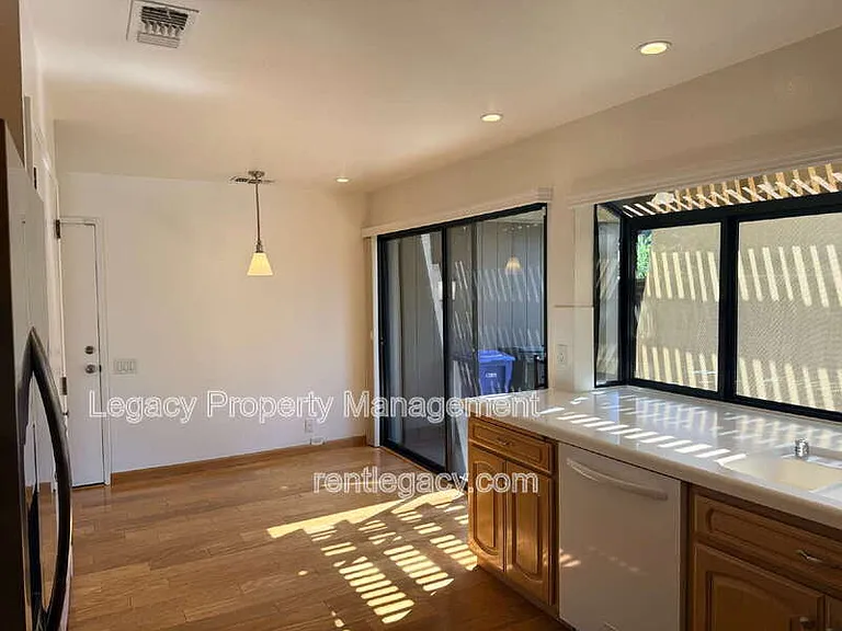 255 Munroe St — Photo 20