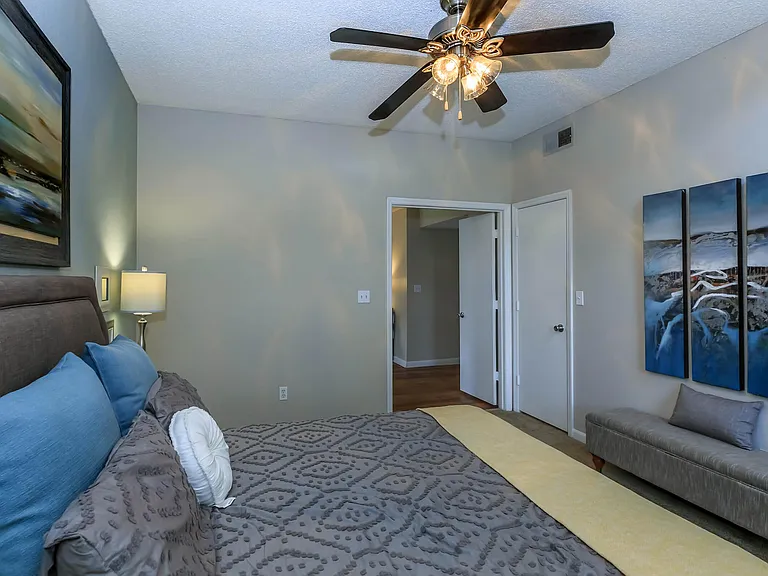 Summerlake Apartments — Photo 24