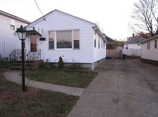 44 A St, Cranston, RI 02920