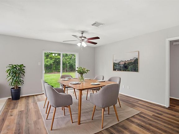 4th image of 15119 Bathurst Dr