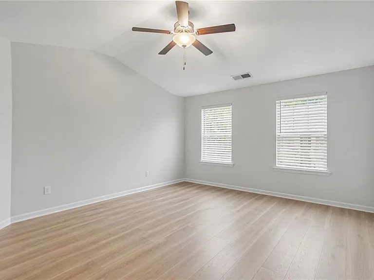 1339 Endicott Ct — Photo 19