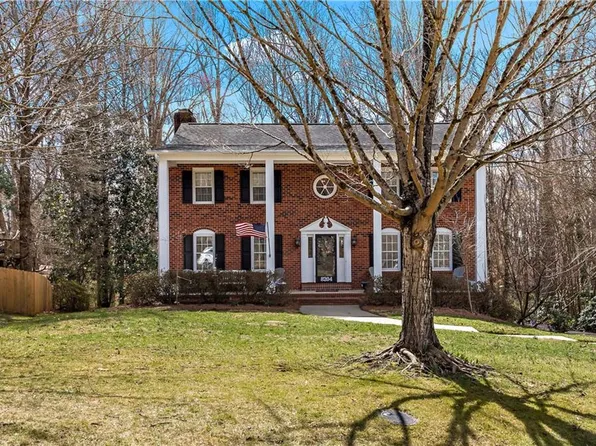 8204 Rivermont Dr, Clemmons, NC 27012