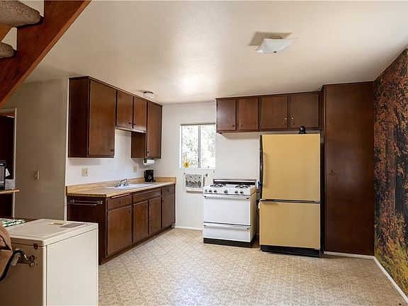 5th image of 236 Whipple Dr
