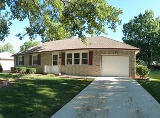808 SW Pleasant Dr, Lees Summit, MO 64081
