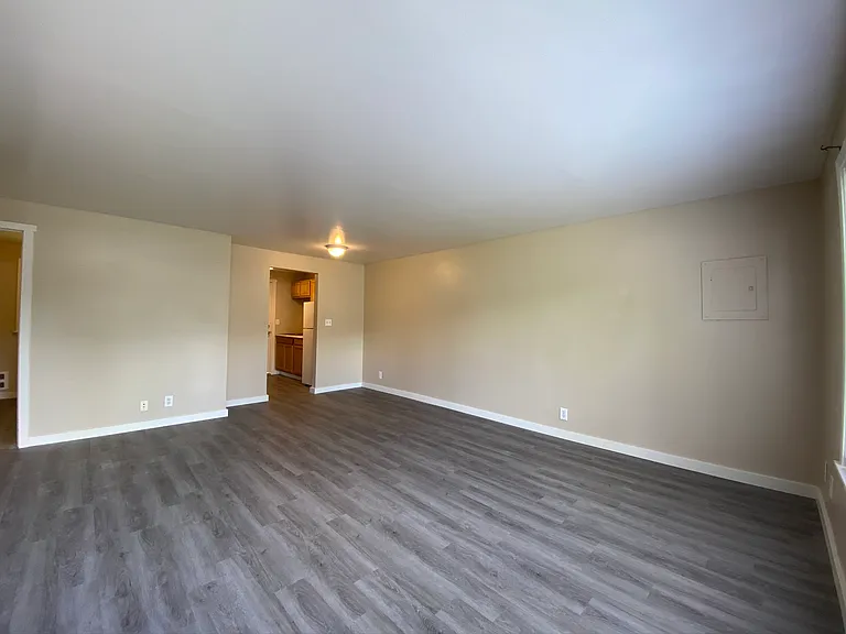 1708 Houston Ave — Photo 2