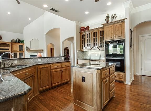 4th image of 10004 Seville Dr