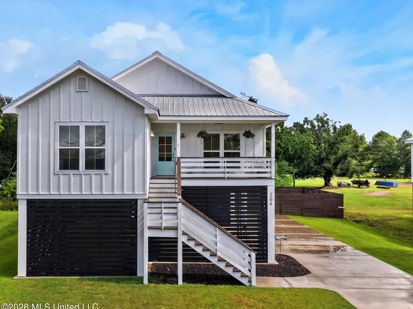 204 Piney Ridge Rd, Waveland, MS 39576
