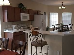 WHI4P906DP-kitchen-and-breakfast-bar