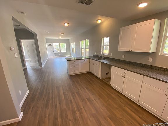 5th image of 1137 DELAWARE ST