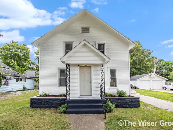 619 Maple St, Three Rivers, MI 49093