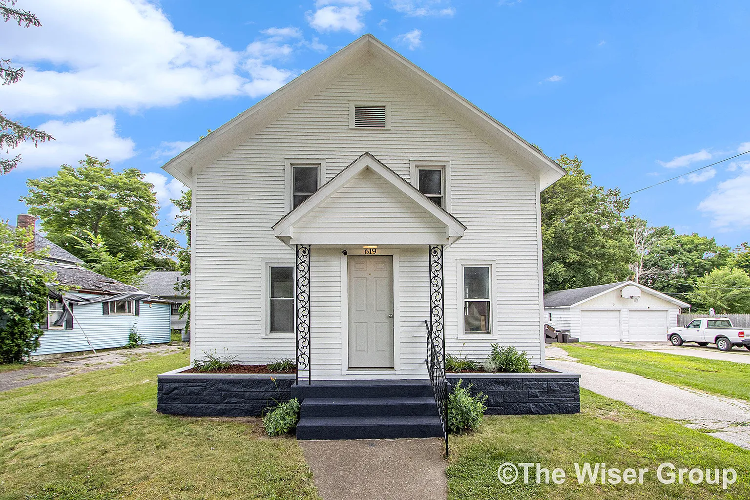 619 Maple St photo 1