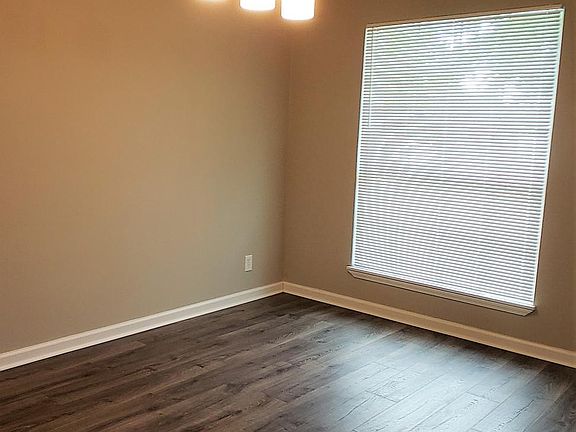 3rd image of 1695 Pecan Ct