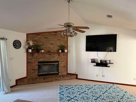 2nd image of 2369 Amelia Ln