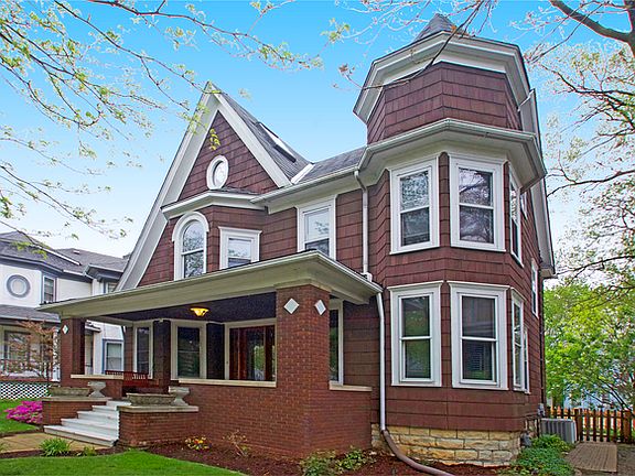 3rd image of 411 Buell Ave
