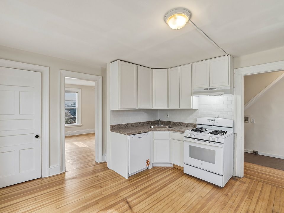 1st image of 784 Howard Ave Floor 2