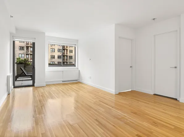 101 West 15th Street image 1 of 8