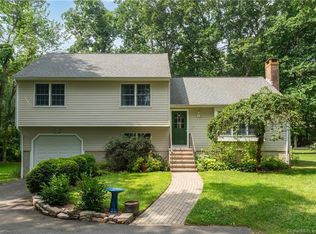 262 Foxwood Rd, Guilford, CT 06437