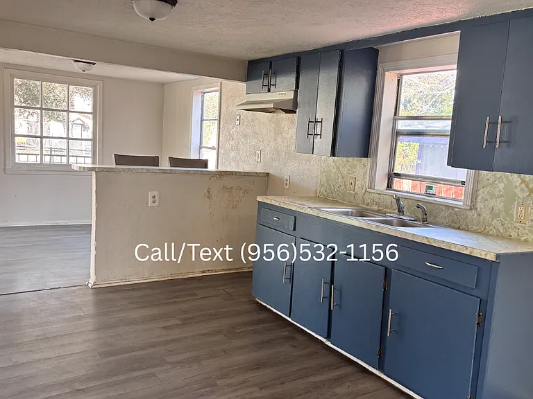 2621 Tarlton St — Photo 5