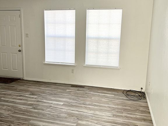 3rd image of 2807 La Habra St