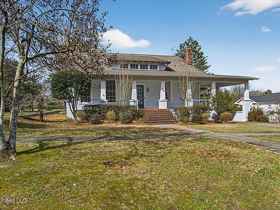 3rd image of 504 W Railroad Ave