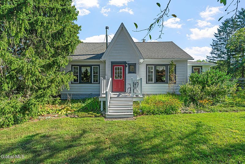 3rd image of 930 Sacandaga Road