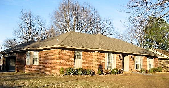 1st image of 1016 Putting Green Dr