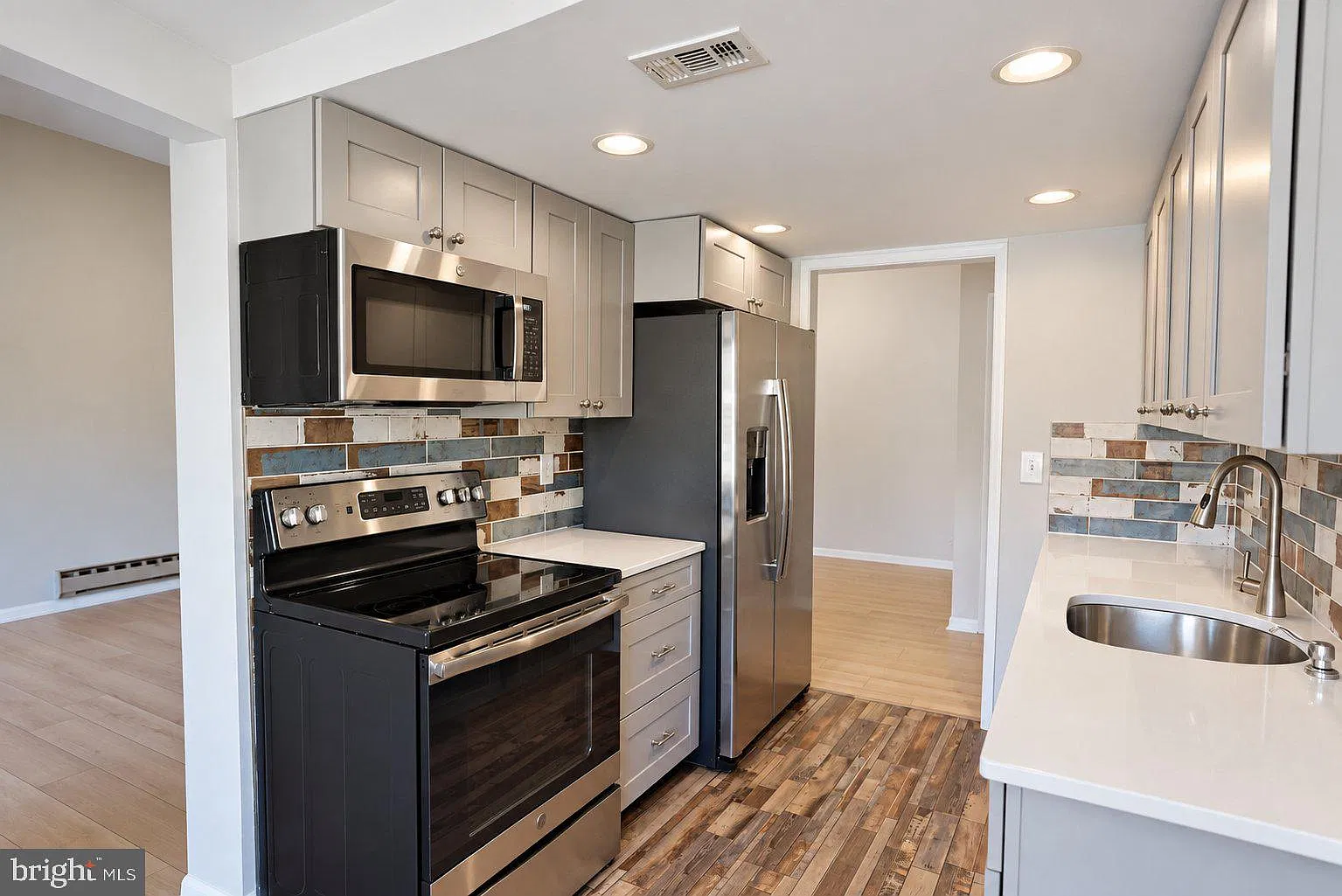 2 bed, 2.0 bath, 900 sqft, $2,500 — Photo 1