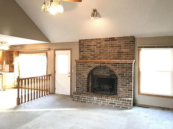 2nd image of 1026 W Burntwood St