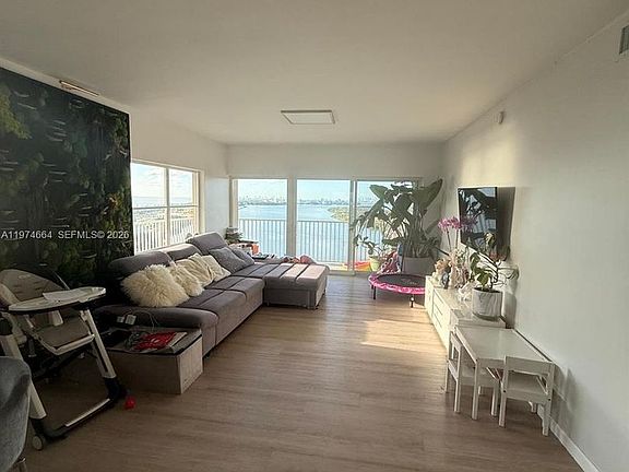 3rd image of 300 Bayview Dr APT 2106