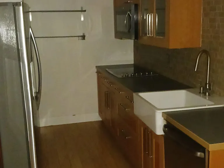 5247 Vineland Rd — Photo 1