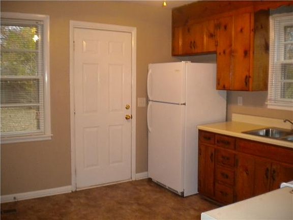 2nd image of 1903 Meadowgreen Dr