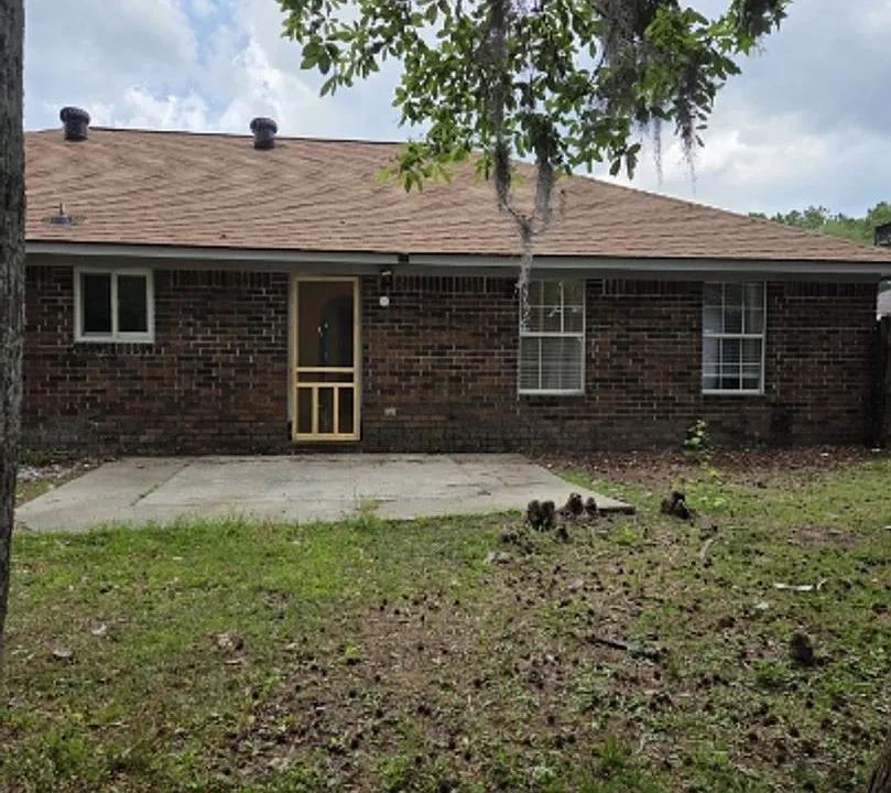 945 Ruth Dr
