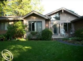 9746 Ponderosa Dr, South Lyon, MI